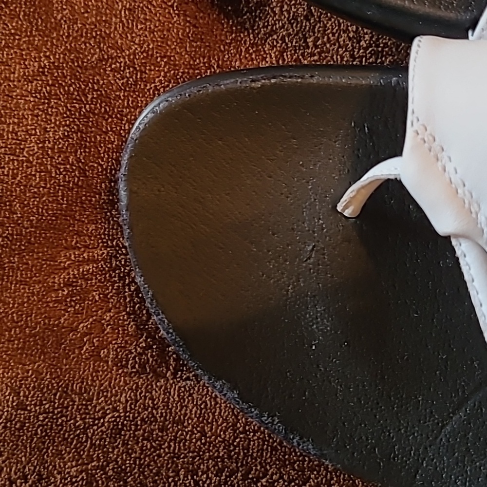 Covington white & black  sandals 8M - Picture 11 of 11